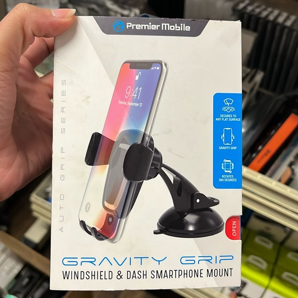 Gravity grip car mount - Picture 1 of 4